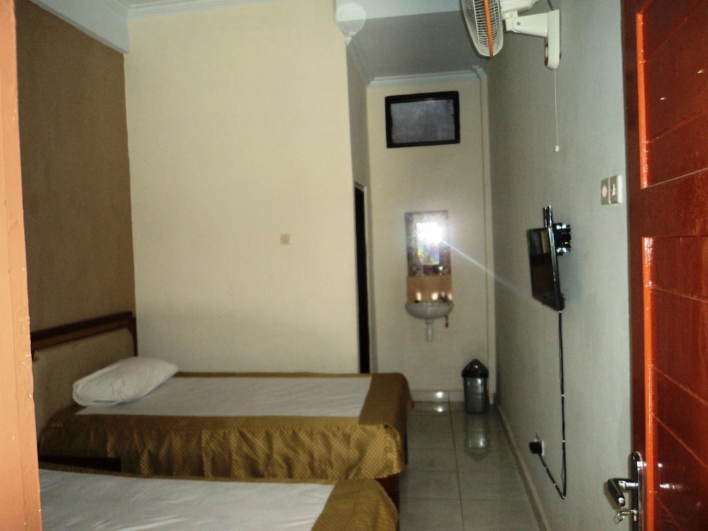 Hotel Sentral Buleleng  Room photo